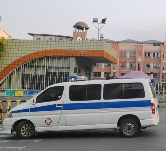 尖峰镇救护车出租护送骨折病人一公里多少钱